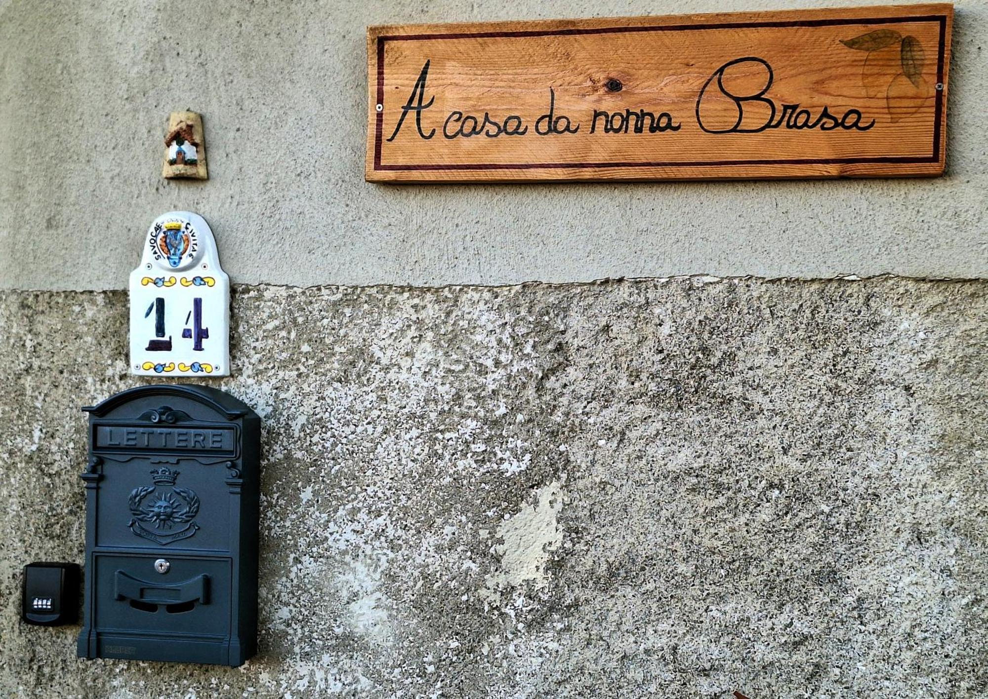 A Casa Da Nonna Brasa Holiday Home Savoca Eksteriør bilde